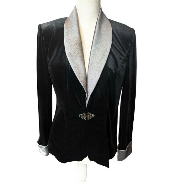 Alex Evenings Jackets & Blazers - ALEX EVENINGS BLACK & SILVER VELVET JACKET WITH CRYSTAL EMBELLISHMENT CLASP SZ M